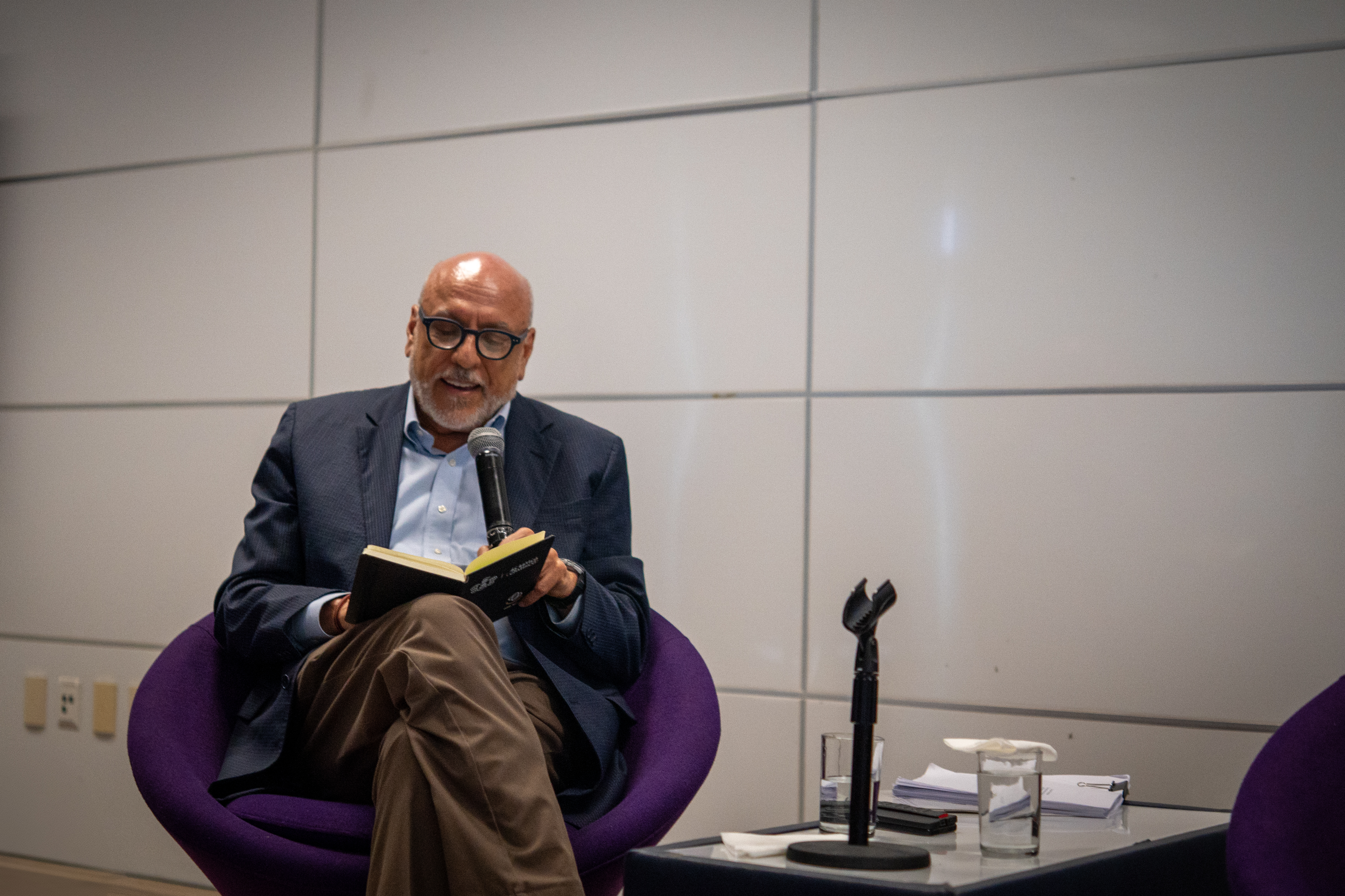Presentan en CUCEA el libro “Former la jeunesse Perspectives, Internationales sur l'éducation post-pandémie”