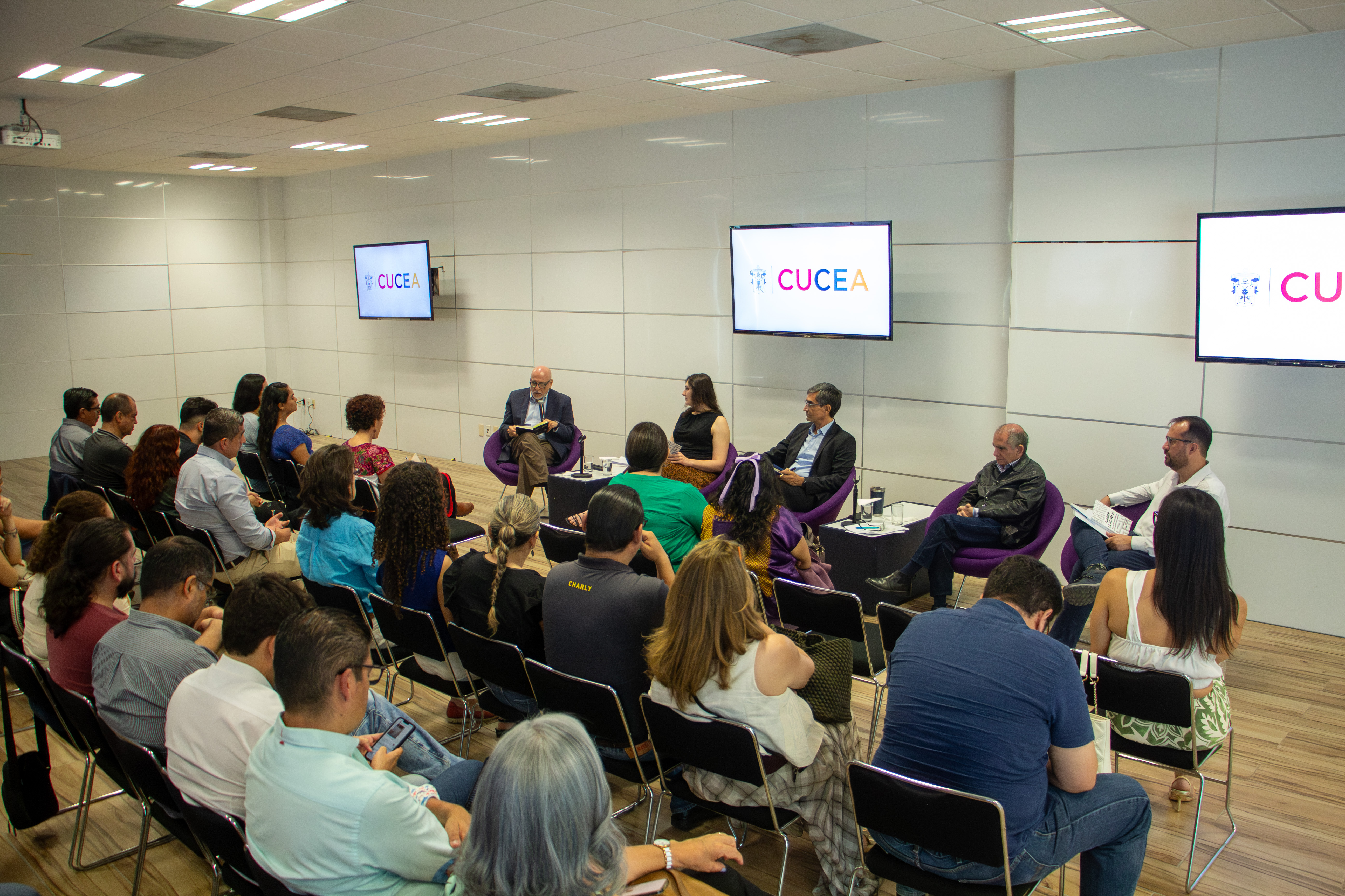Presentan en CUCEA el libro “Former la jeunesse Perspectives, Internationales sur l'éducation post-pandémie”